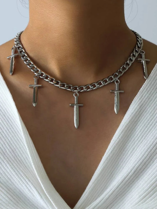 Cadena de collar con dije de espada