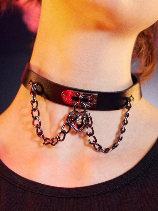 Gargantilla de cadena de corazón oscuro