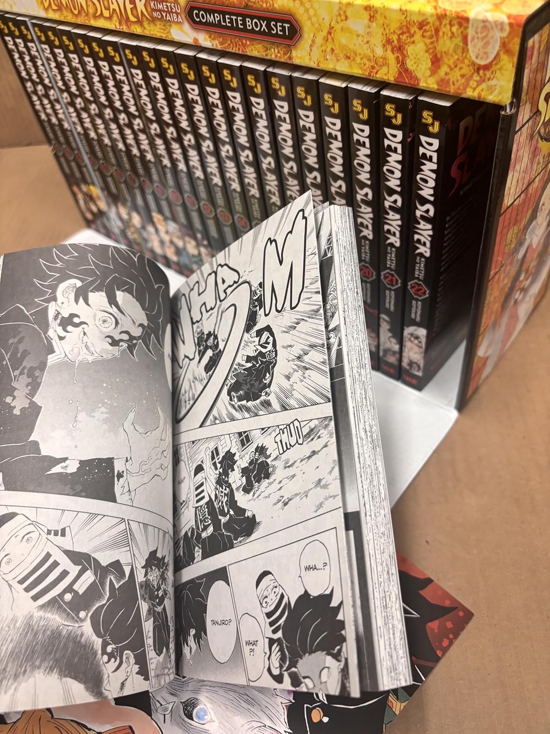 Demon Slayer Manga Box Set Kimetsu no Yaiba (Premium Version)