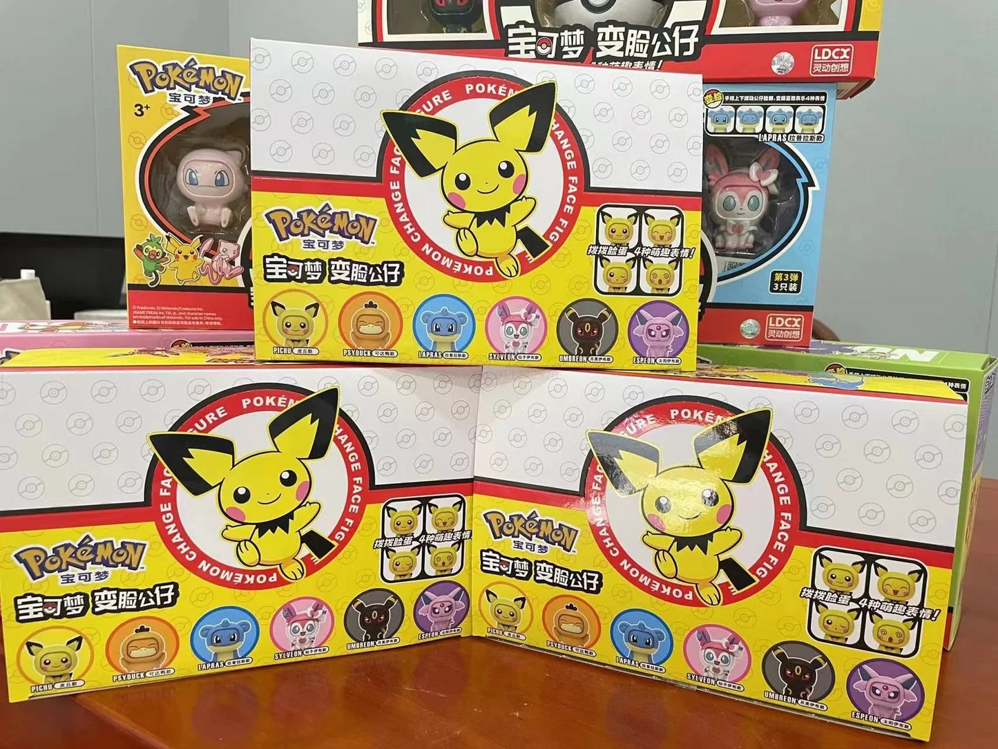 Minifiguras del set de caja Pokémon