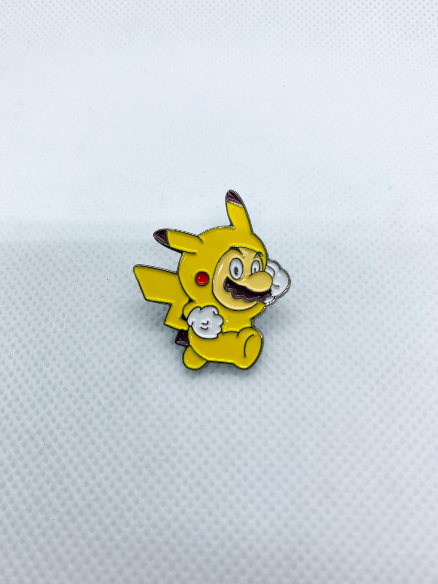 Alfileres / Broche de Pikachu