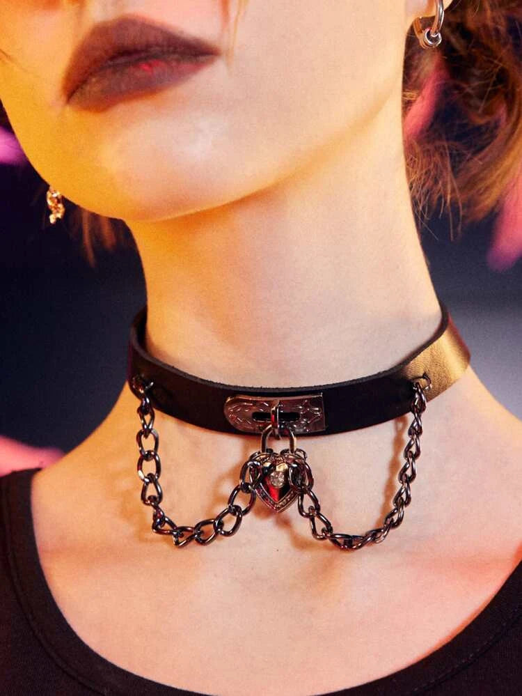 Dark Heart Chain Choker